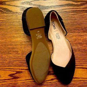 Like new. Never worn TOMS flats.
